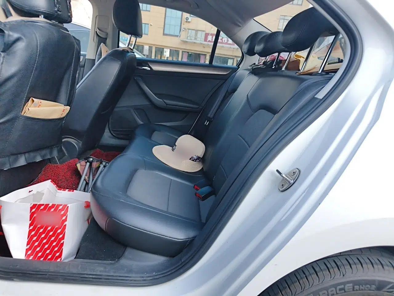 Volkswagen Santana 2015 1.6L Manual Fashion Edition — миниатюра 17
