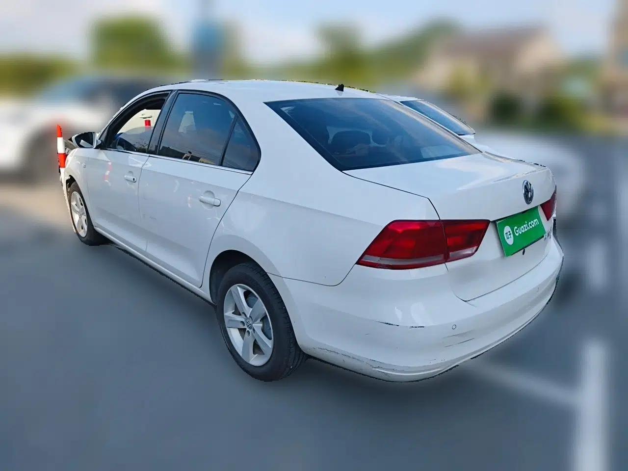 Volkswagen Santana 2015 1.6L Manual Fashion Edition — миниатюра 4