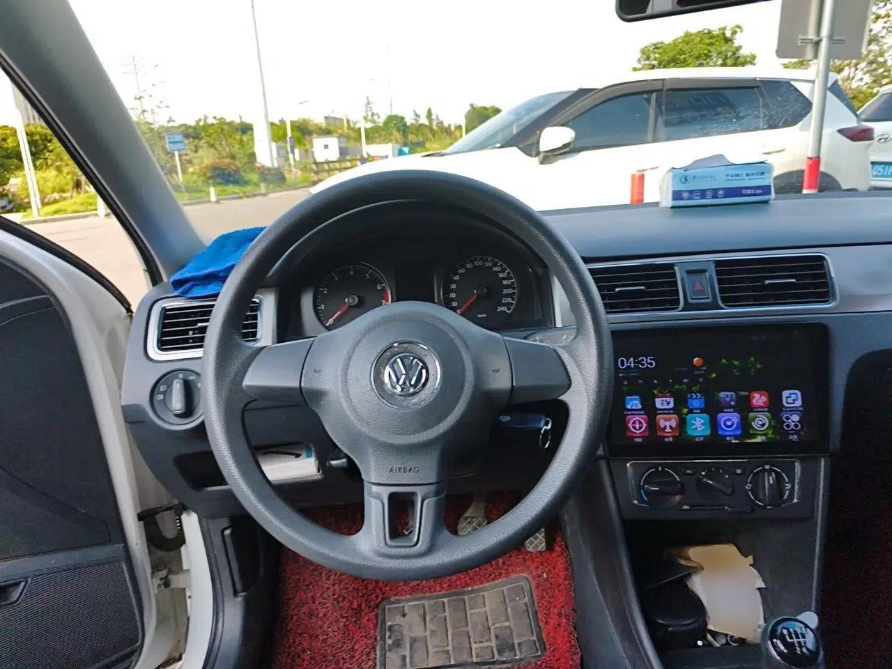 Volkswagen Santana 2015 1.6L Manual Fashion Edition — миниатюра 10