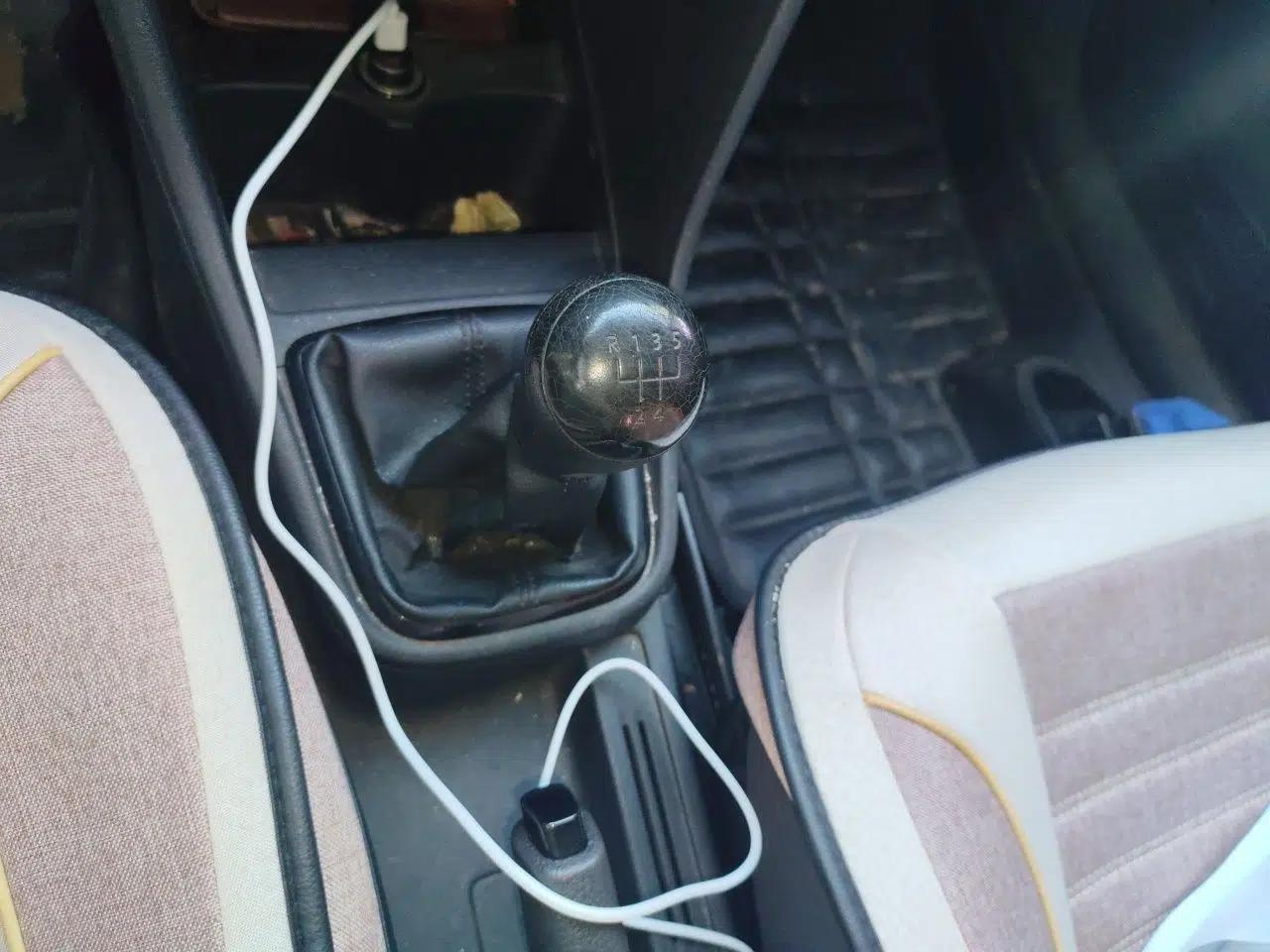 Volkswagen Santana 2015 1.6L Manual Fashion Edition — миниатюра 14