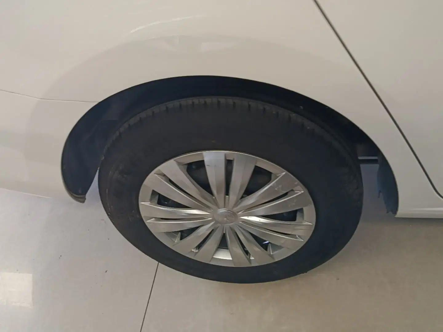 Volkswagen Santana 2016 1.6L Automatic Fashion Edition — миниатюра 11