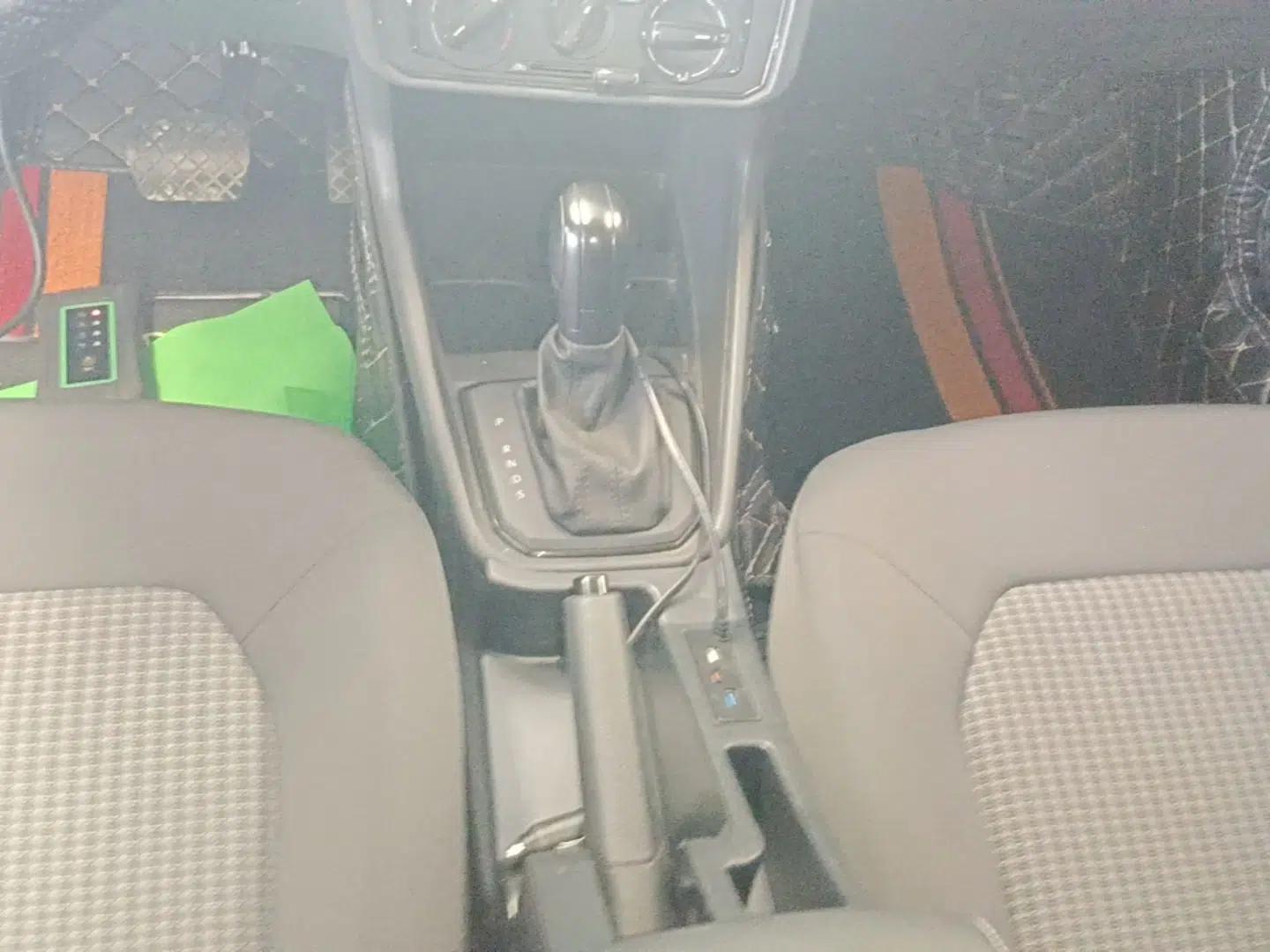 Volkswagen Santana 2016 1.6L Automatic Fashion Edition — миниатюра 21
