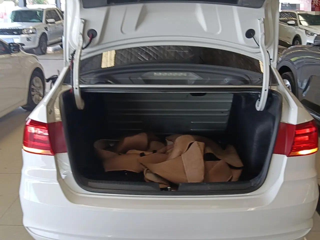 Volkswagen Santana 2016 1.6L Automatic Fashion Edition — миниатюра 27
