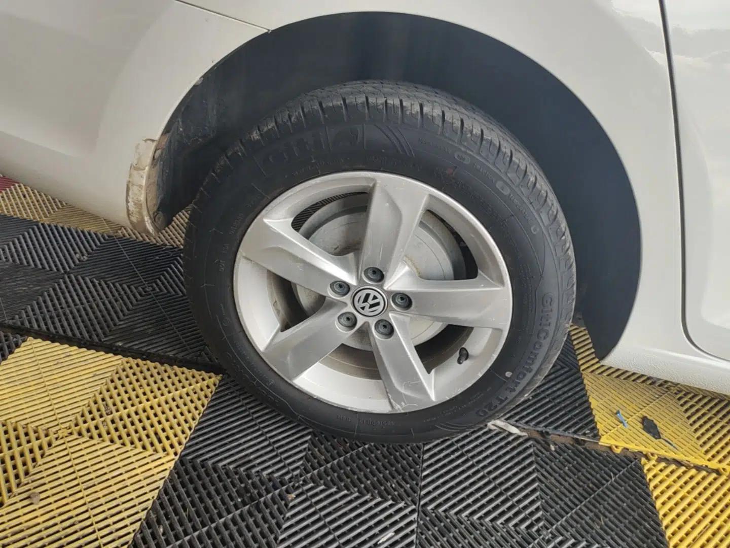 Volkswagen Santana 2015 1.6L Automatic Comfort Edition — миниатюра 16
