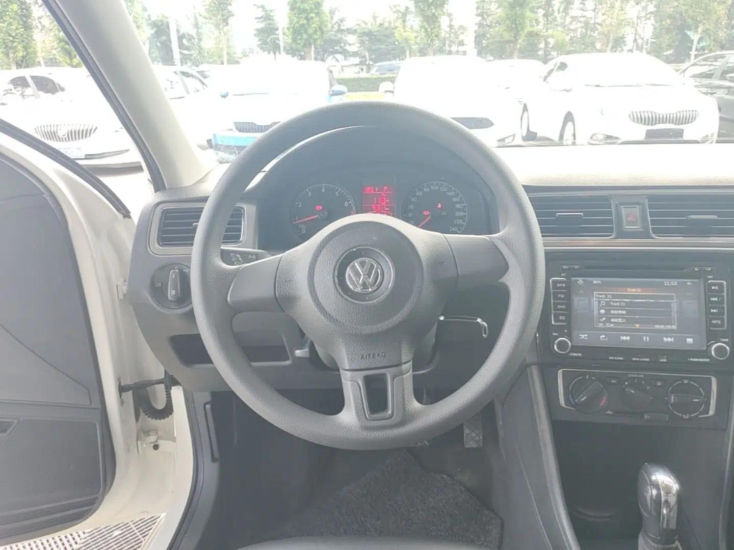 Volkswagen Santana 2015 1.6L Automatic Comfort Edition — миниатюра 18