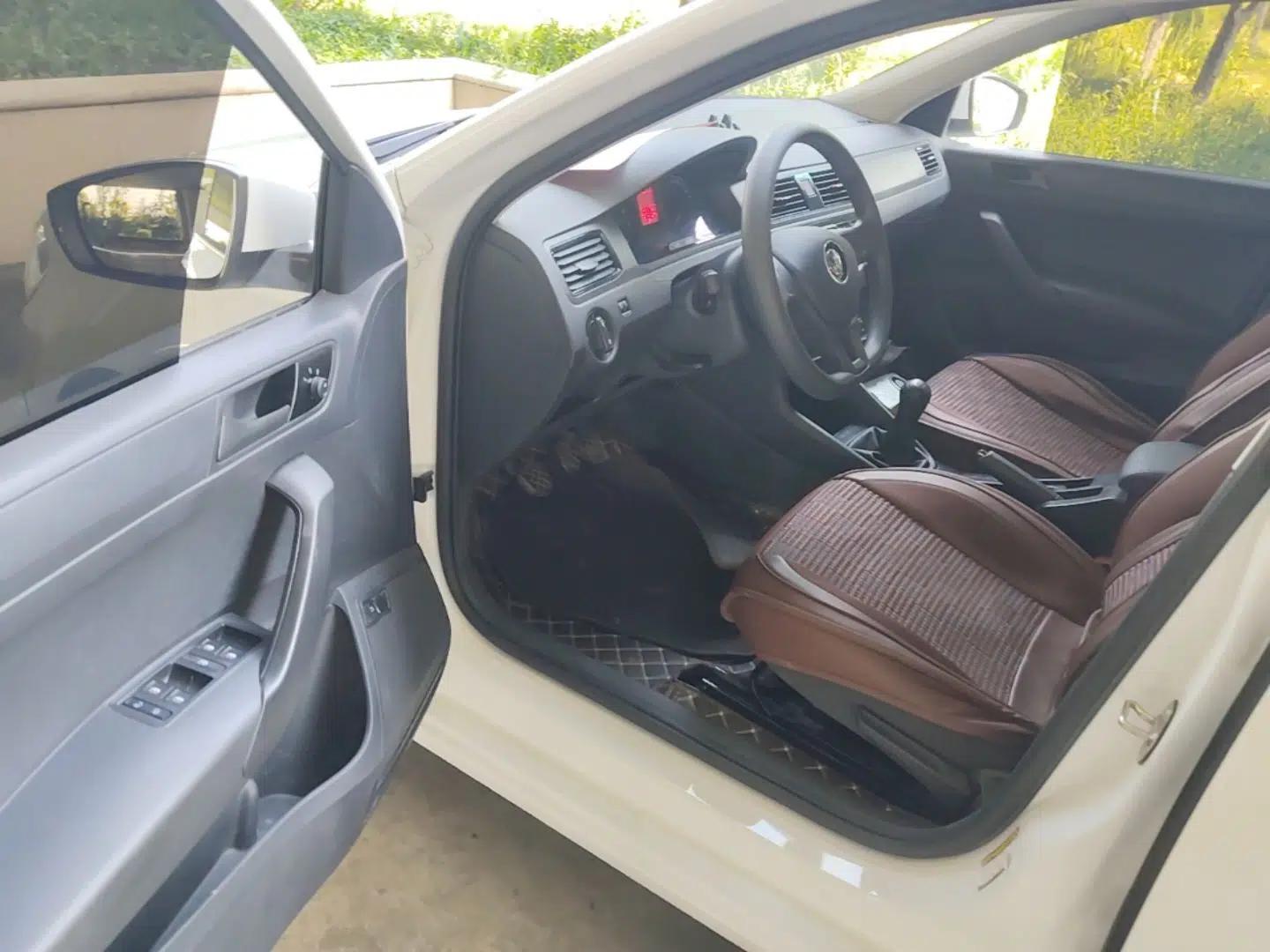 Volkswagen Santana 2021 1.5L Manual Fashion Edition — миниатюра 23