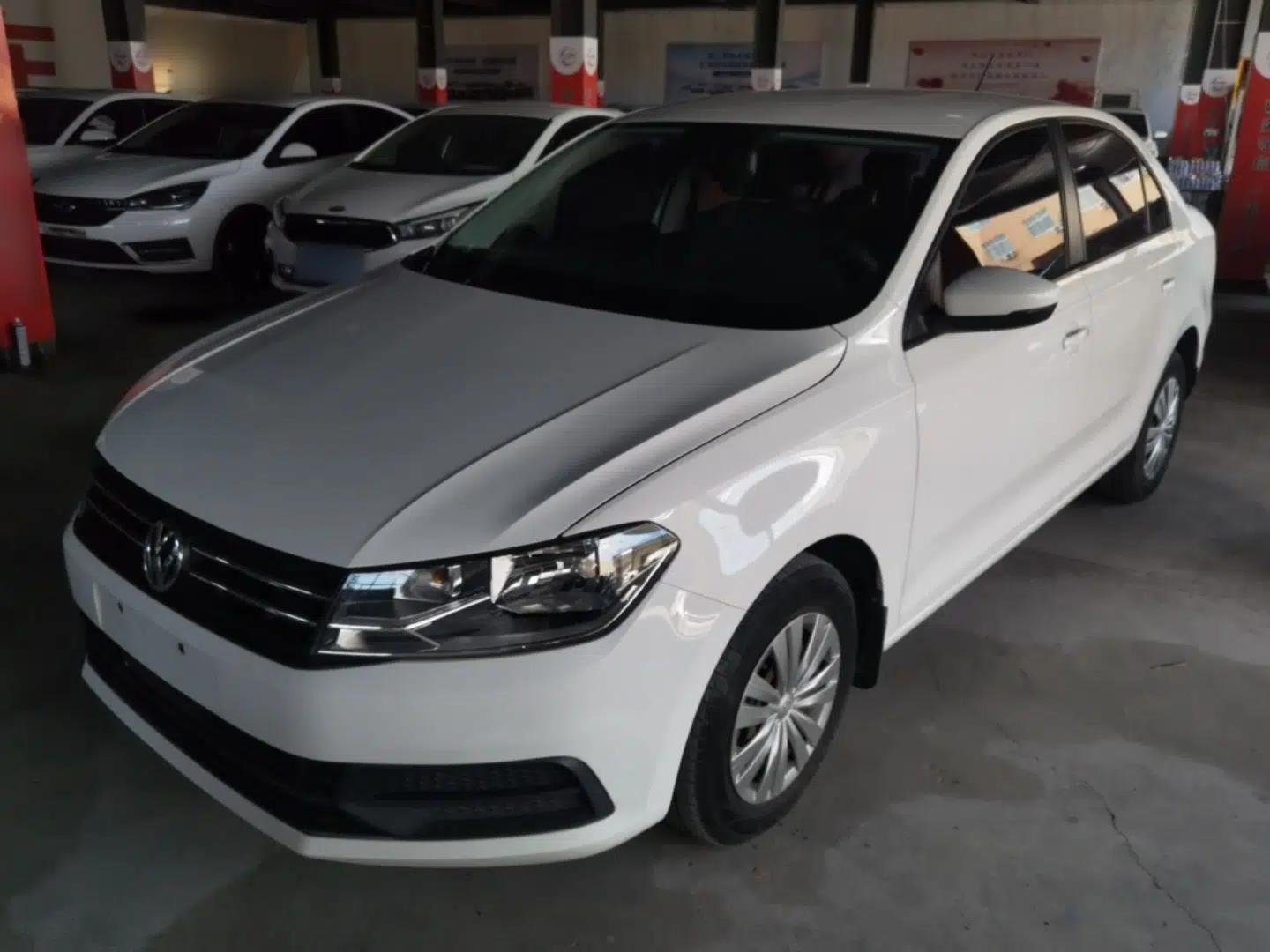 Volkswagen Santana 2018 1.5L Manual Fashion Edition — миниатюра 1