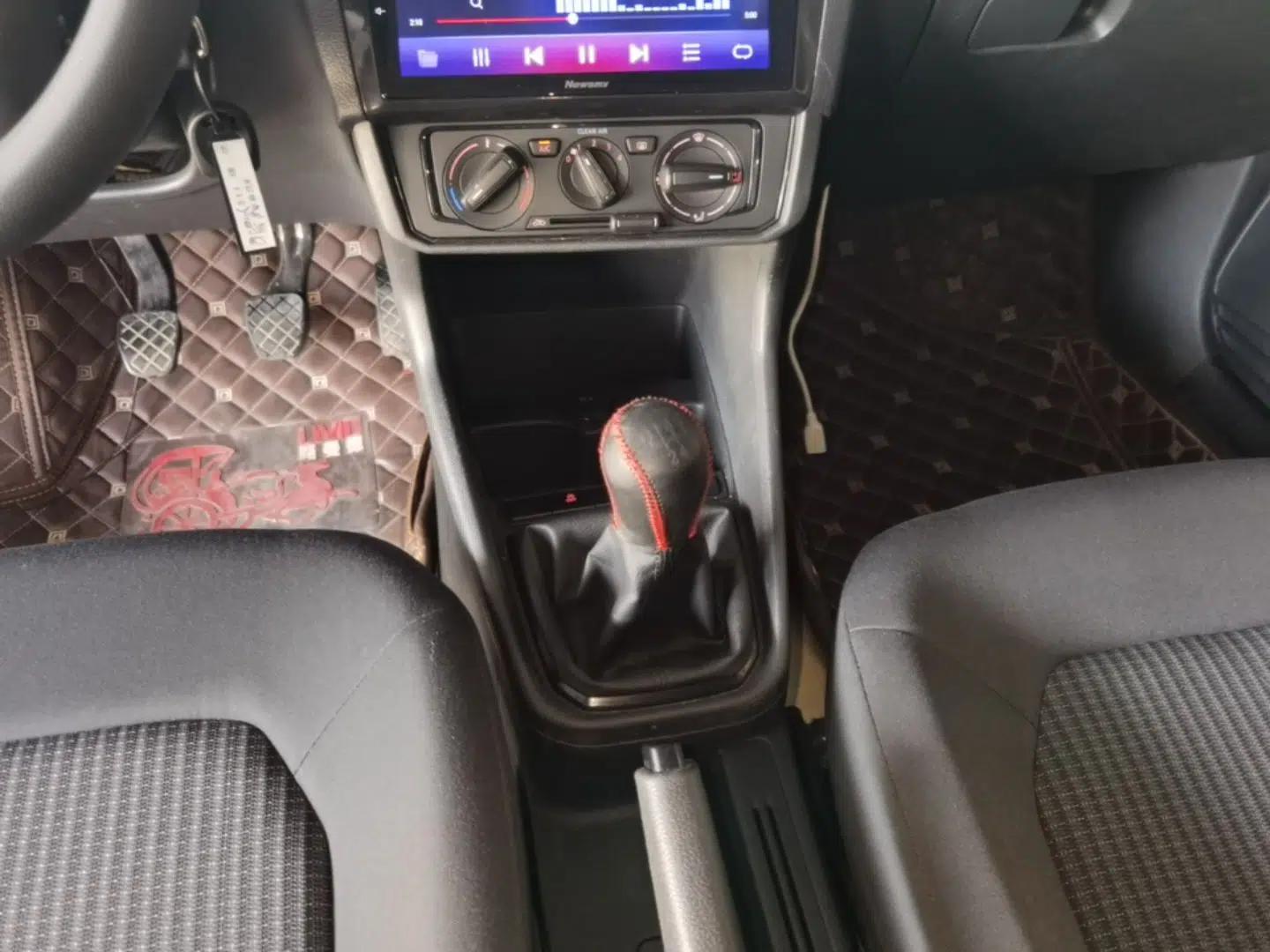 Volkswagen Santana 2018 1.5L Manual Fashion Edition — миниатюра 21