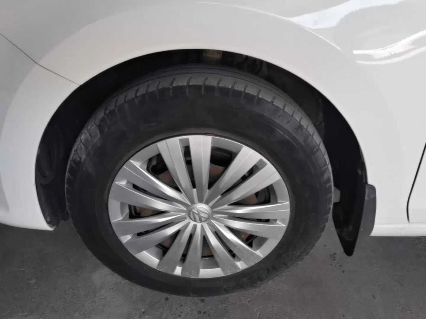Volkswagen Santana 2018 1.5L Manual Fashion Edition — миниатюра 10
