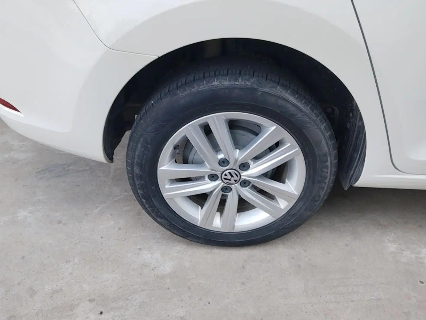 Volkswagen Santana 2015 Haval H6 1.6L Automatic Comfort Model — миниатюра 11