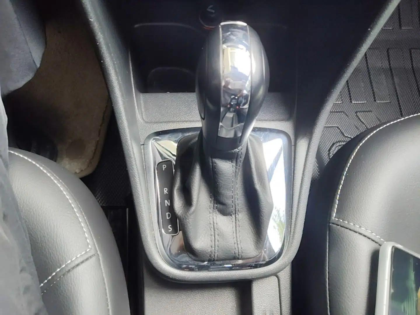 Volkswagen Santana 2015 Haval H6 1.6L Automatic Comfort Model — миниатюра 21