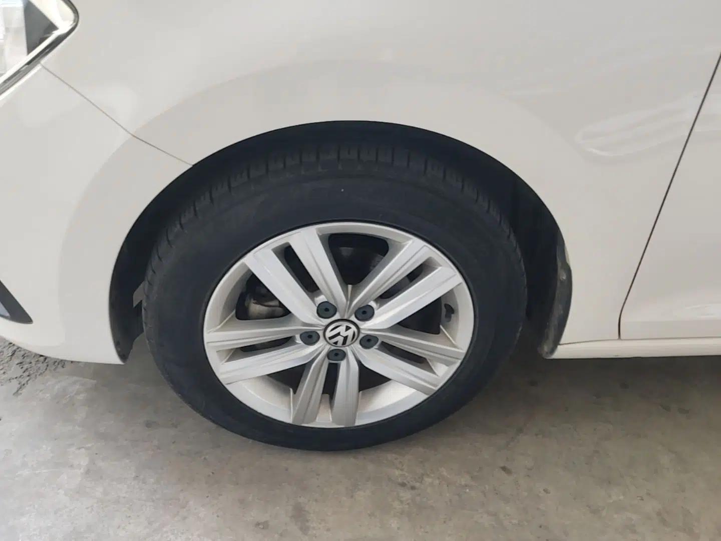Volkswagen Santana 2015 Haval H6 1.6L Automatic Comfort Model — миниатюра 10