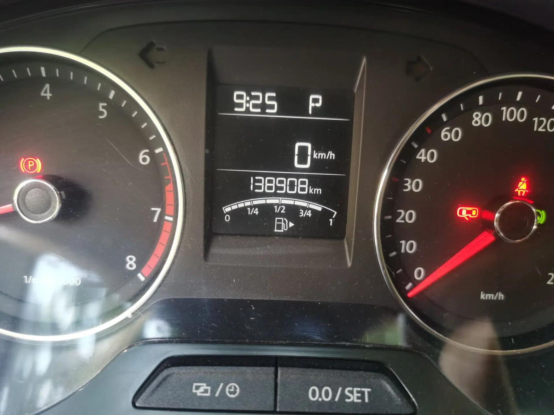 Volkswagen Santana 2015 1.6L Automatic Luxury Edition — миниатюра 12