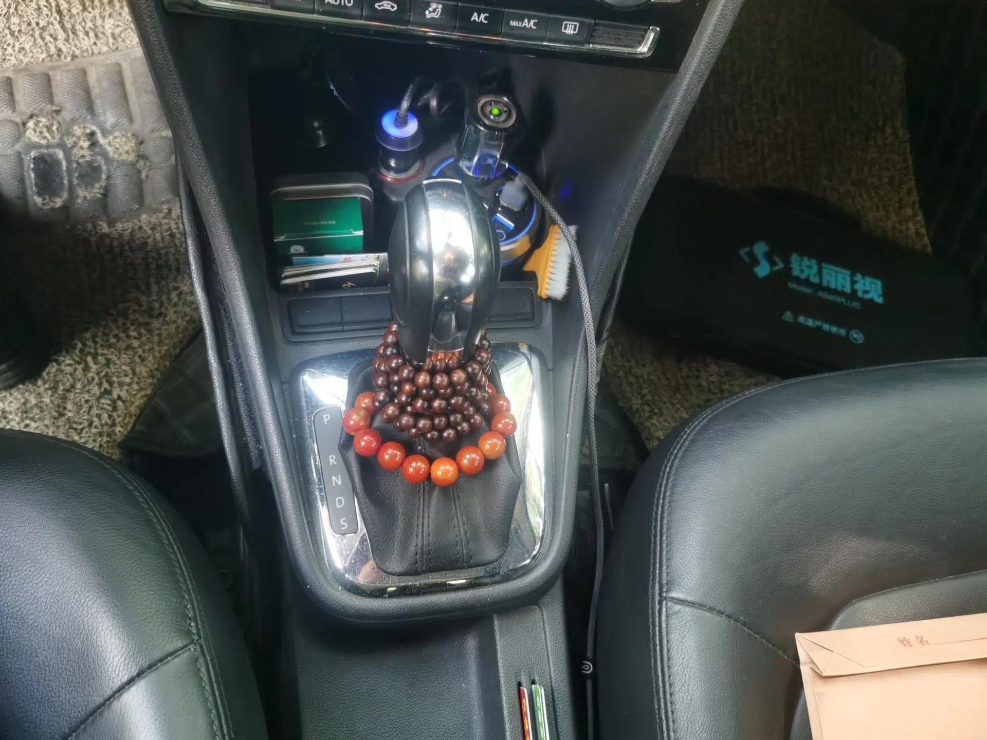 Volkswagen Santana 2015 1.6L Automatic Luxury Edition — миниатюра 14