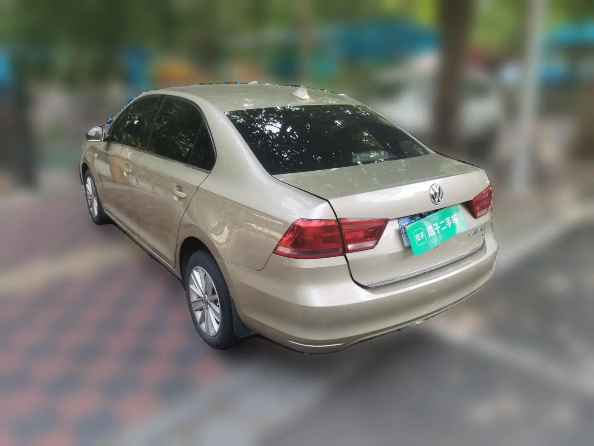 Volkswagen Santana 2015 1.6L Automatic Luxury Edition — миниатюра 4