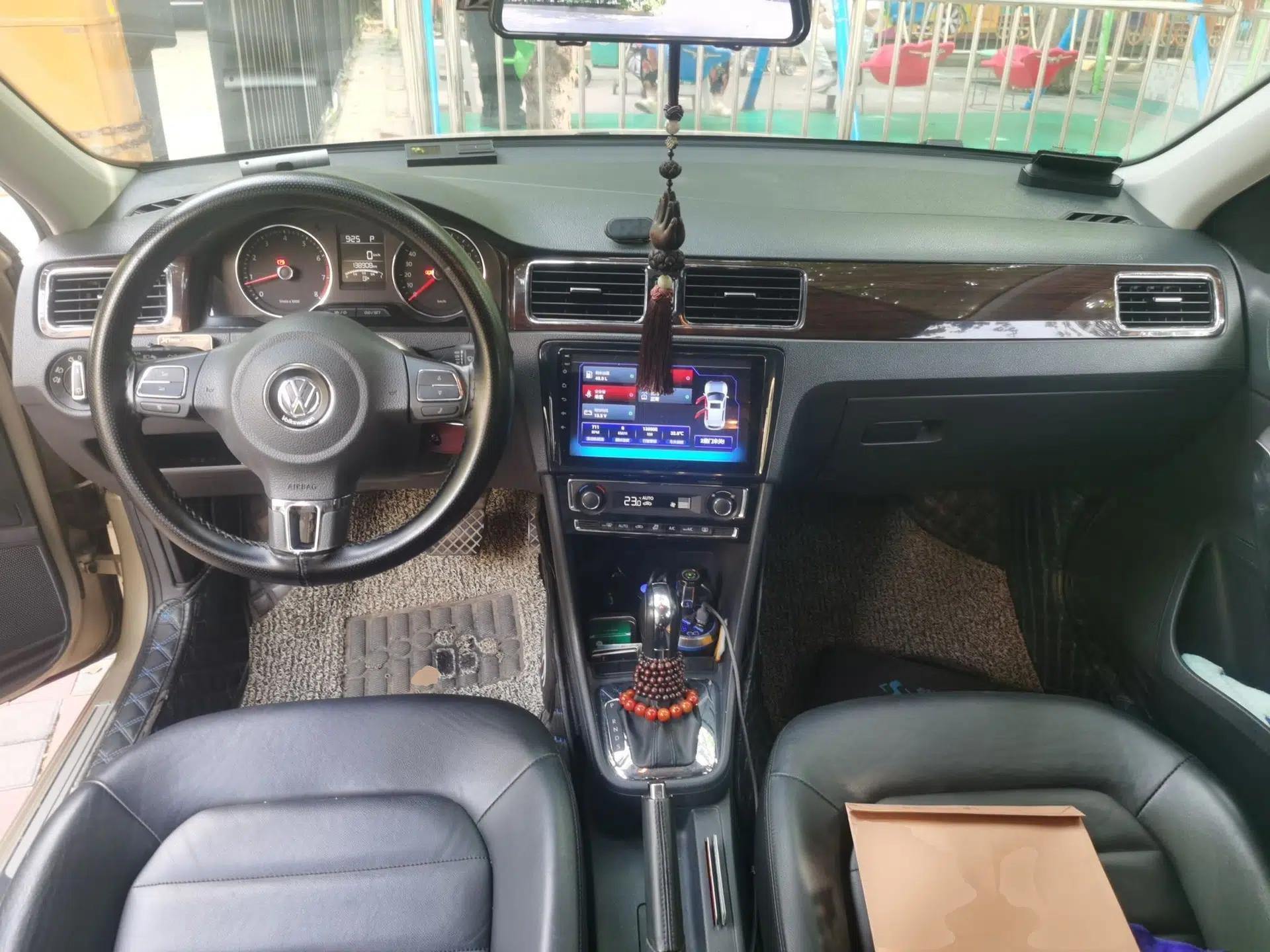 Volkswagen Santana 2015 1.6L Automatic Luxury Edition — миниатюра 9