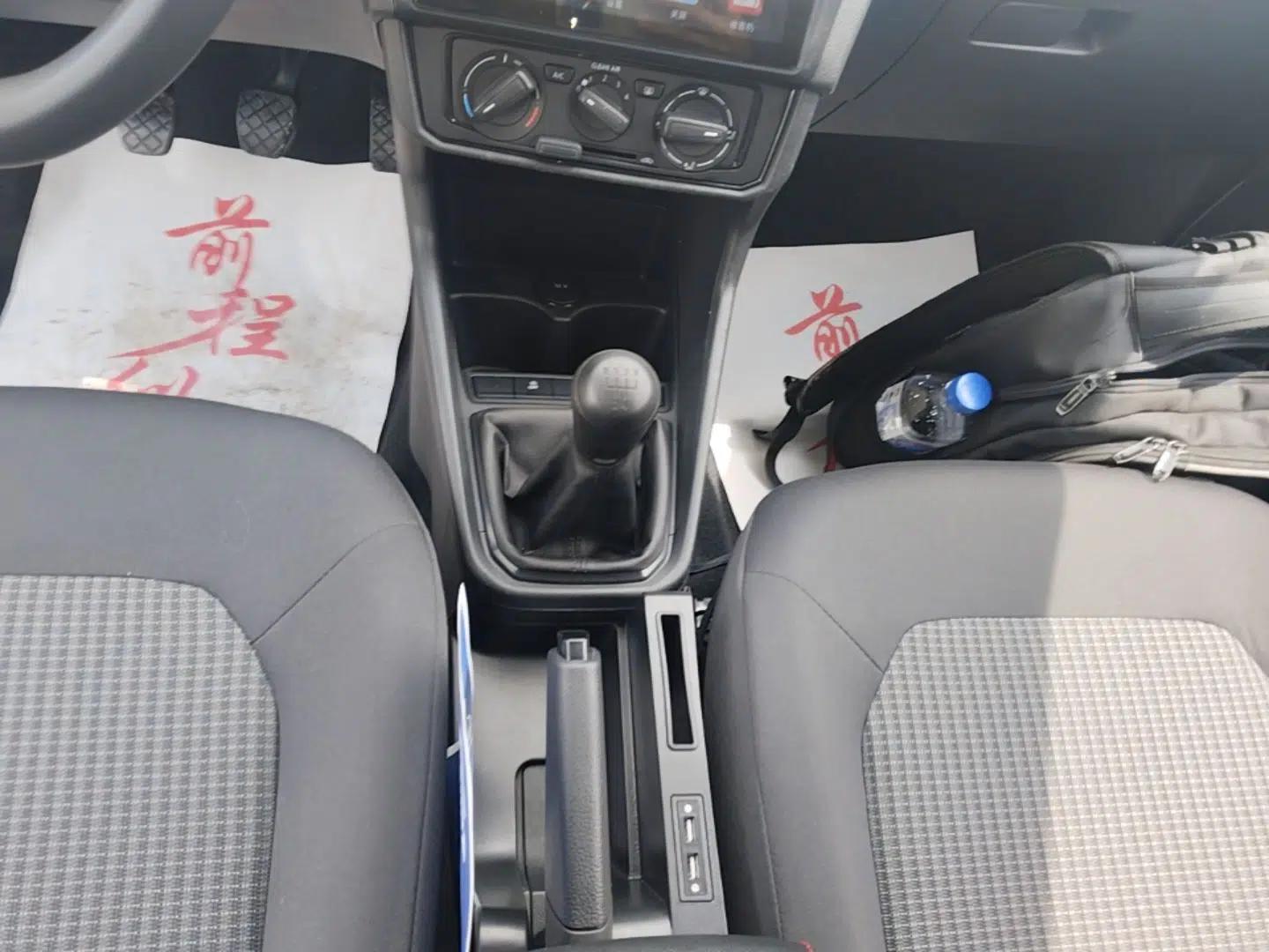 Volkswagen Santana 2021 1.5L Manual Fashion Edition — миниатюра 16