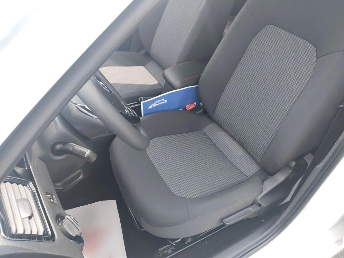 Volkswagen Santana 2021 1.5L Manual Fashion Edition — миниатюра 17