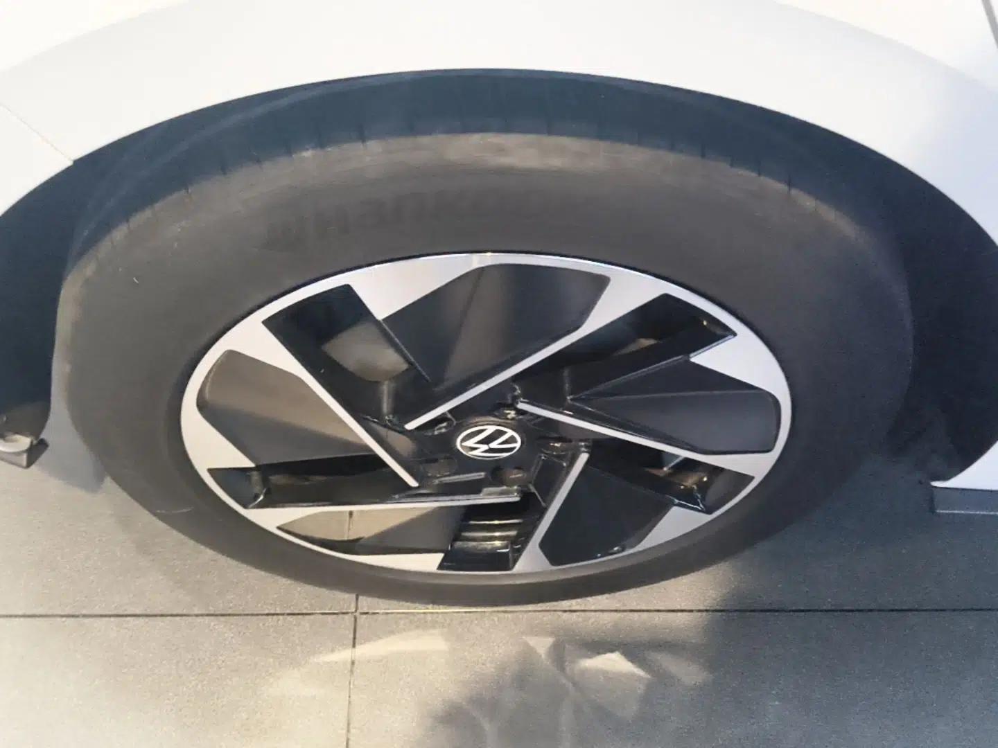 Volkswagen ID.3 2024 Outstanding Edition — миниатюра 11
