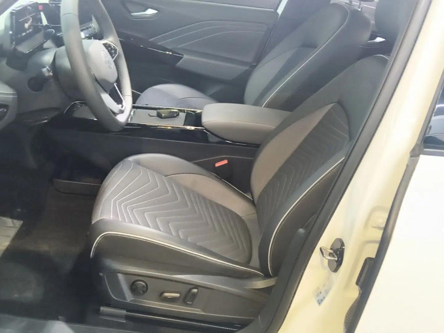 Volkswagen ID.3 2024 Outstanding Edition — миниатюра 17