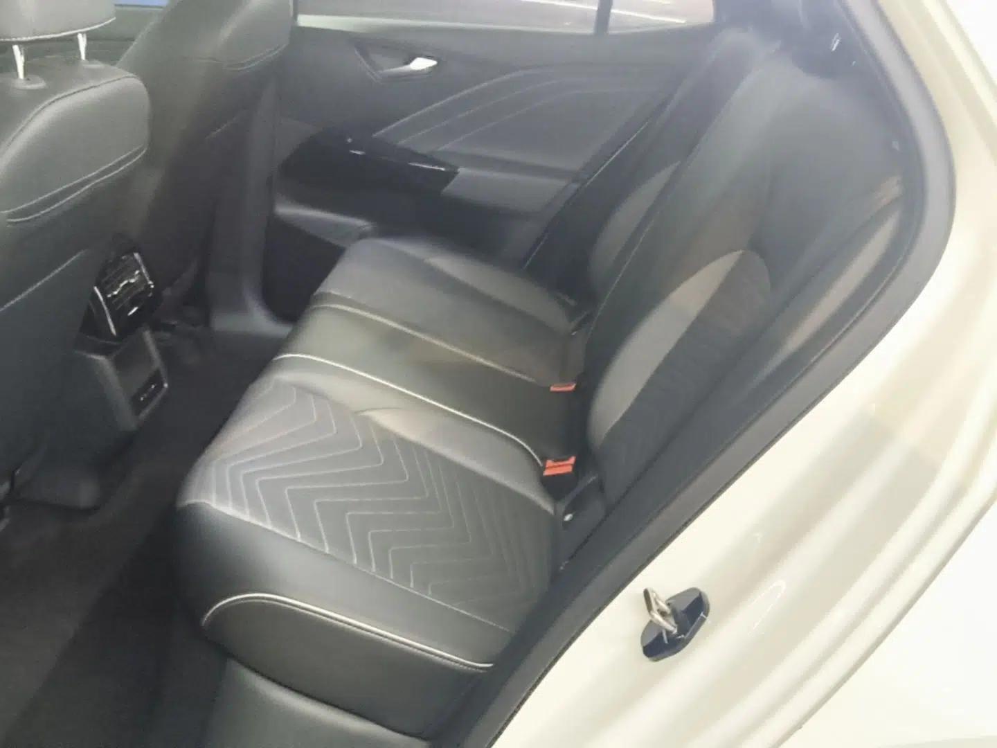 Volkswagen ID.3 2024 Outstanding Edition — миниатюра 20