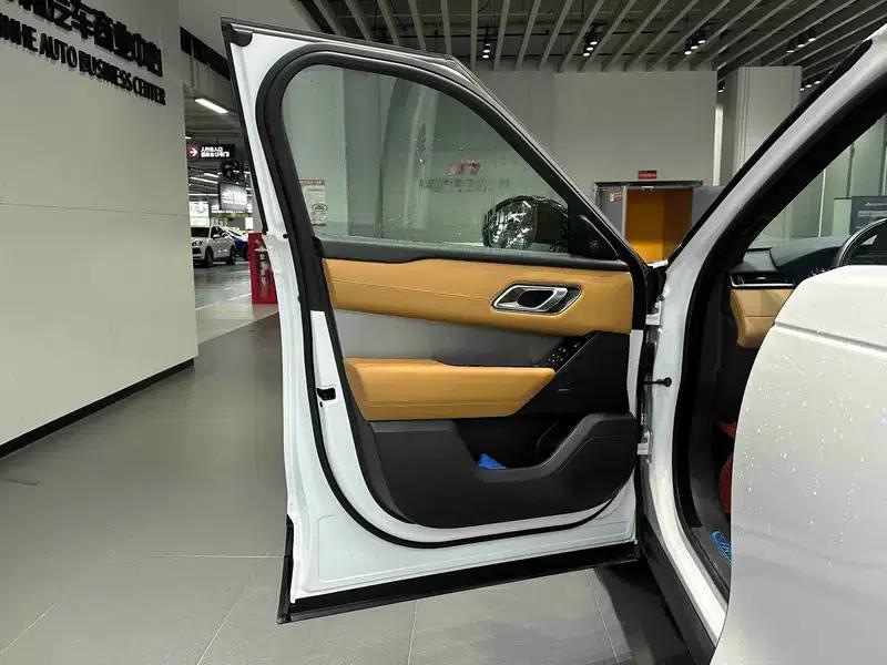 Range Rover Velar 2022 250PS Gold Edition — миниатюра 19