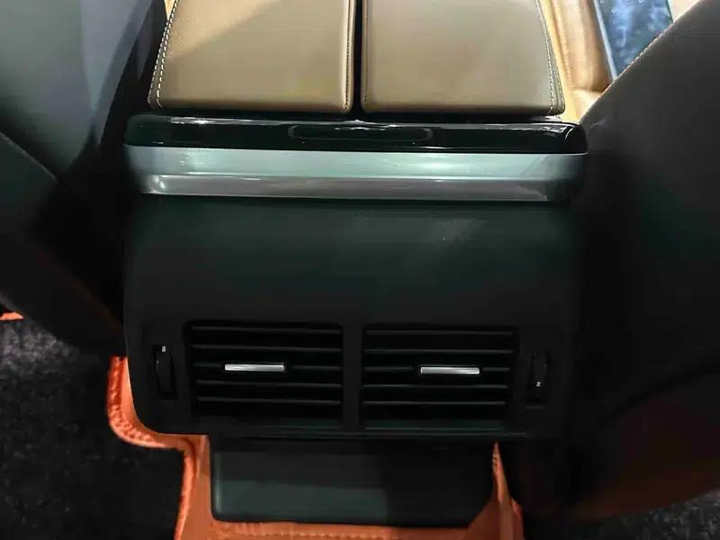 Range Rover Velar 2022 250PS Gold Edition — миниатюра 9