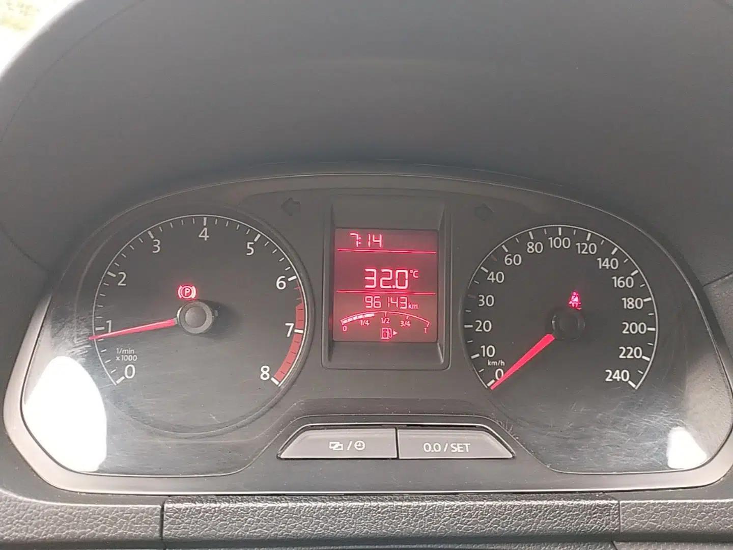 Volkswagen Jetta 2015 Zhuihui Edition 1.4L Manual Fashion Model — миниатюра 14