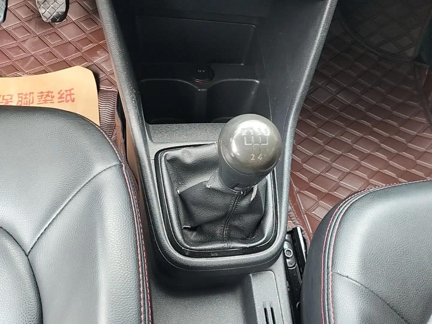 Volkswagen Jetta 2015 Zhuihui Edition 1.4L Manual Fashion Model — миниатюра 16