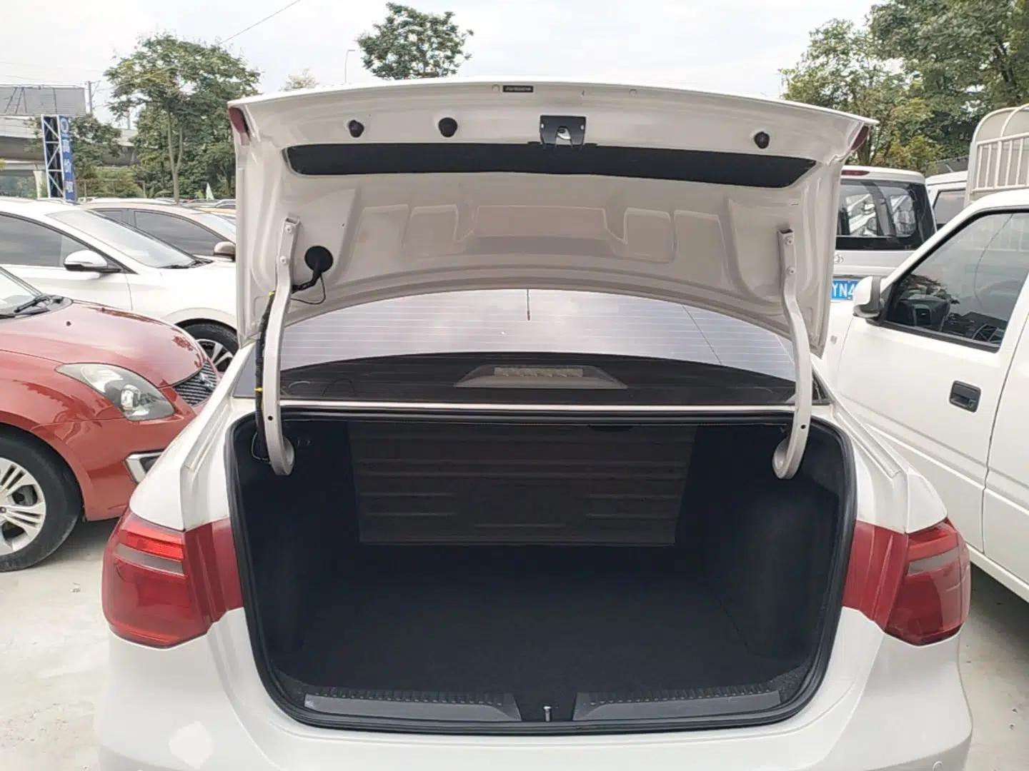 Volkswagen Jetta 2015 Zhuihui Edition 1.4L Manual Fashion Model — миниатюра 22