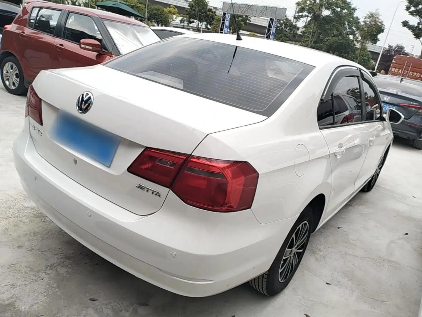 Volkswagen Jetta 2015 Zhuihui Edition 1.4L Manual Fashion Model — миниатюра 6