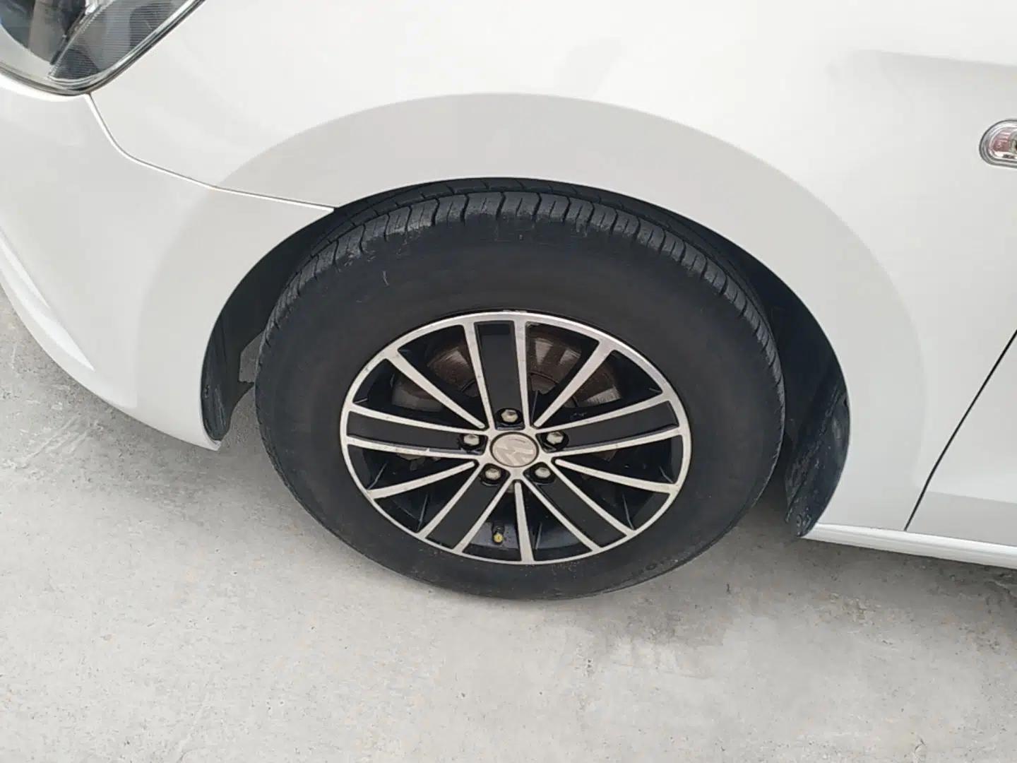 Volkswagen Jetta 2015 Zhuihui Edition 1.4L Manual Fashion Model — миниатюра 10