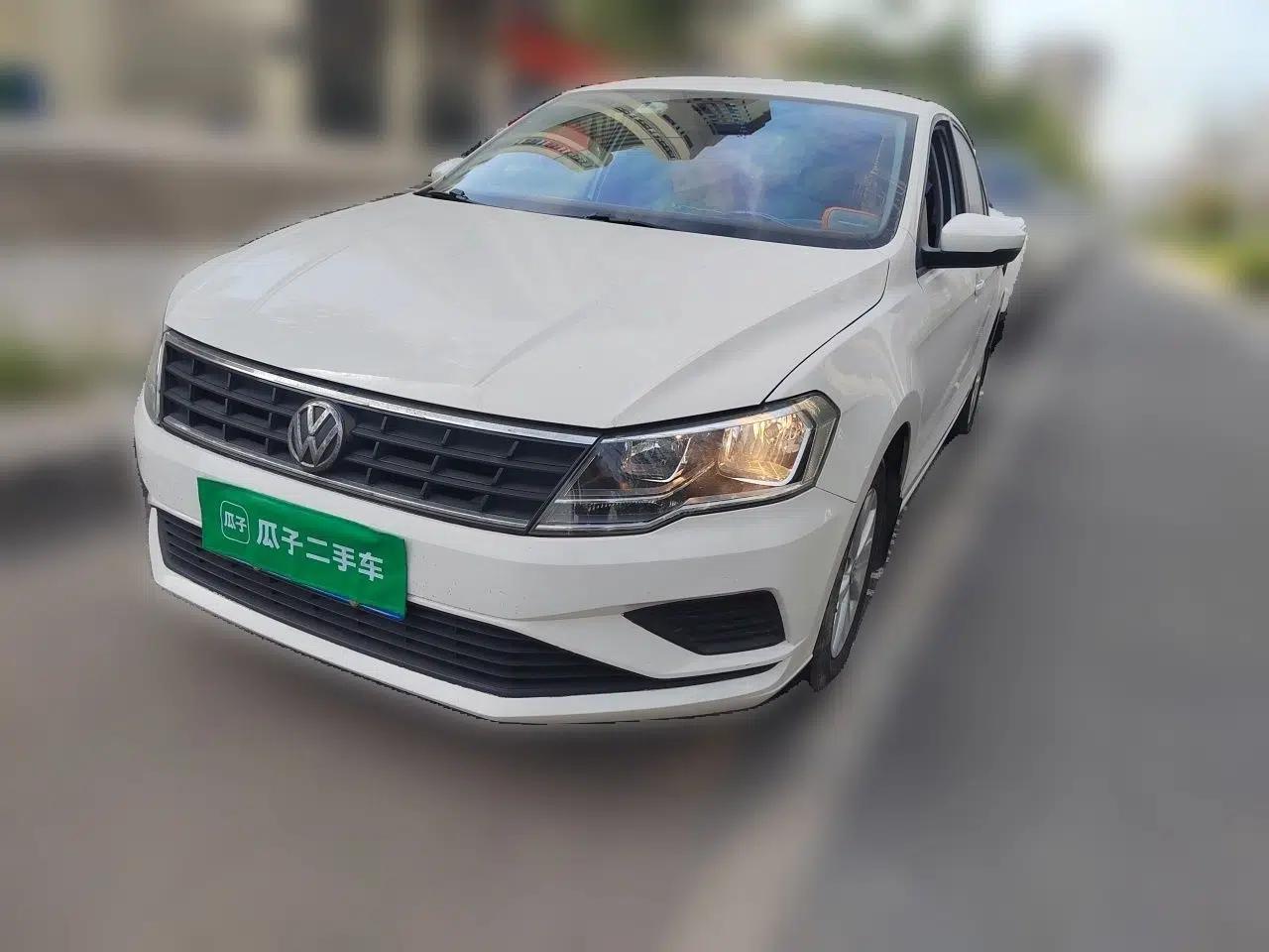 Volkswagen Jetta 2017 1.5L Manual Fashion Edition — миниатюра 1