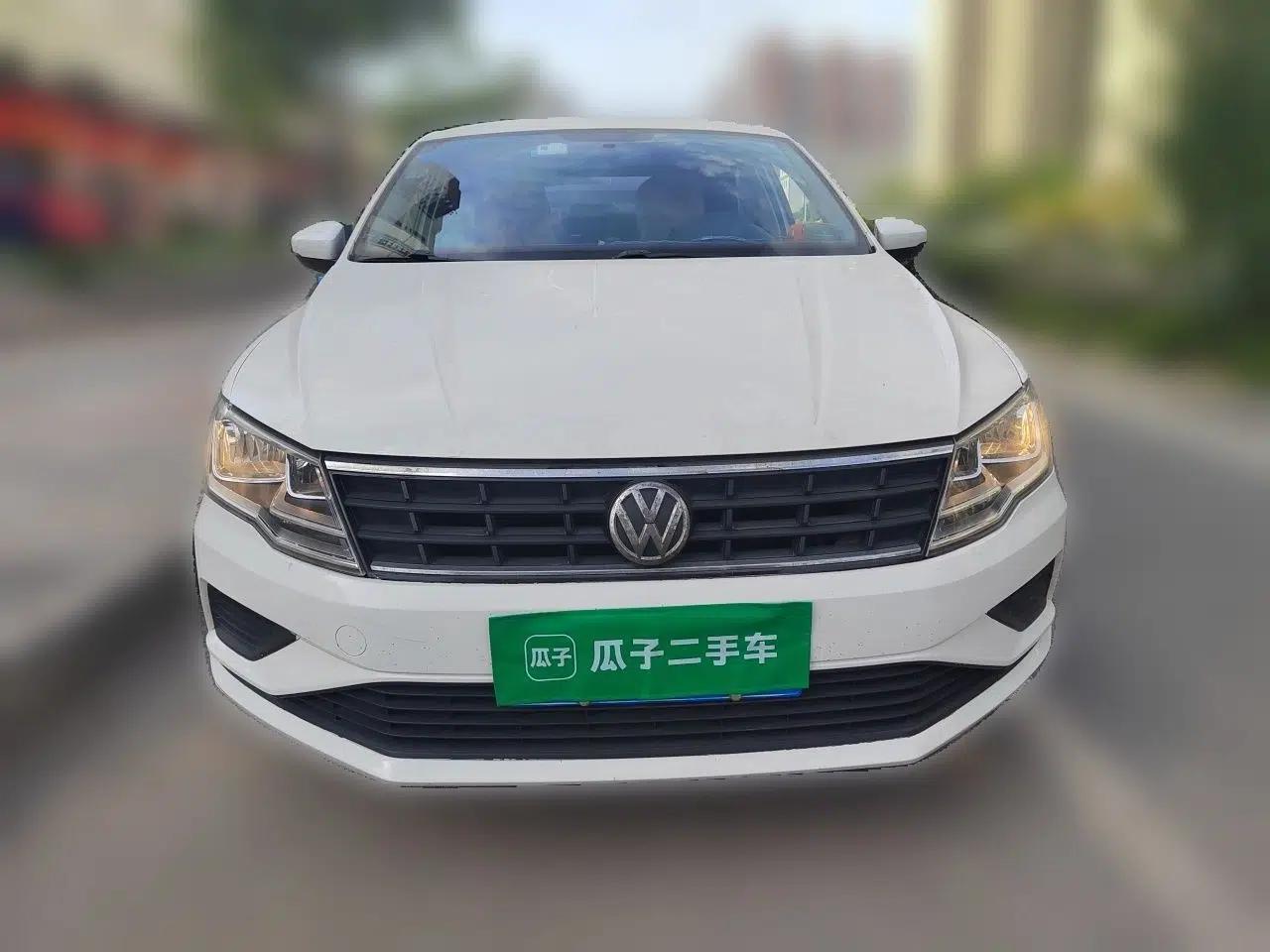 Volkswagen Jetta 2017 1.5L Manual Fashion Edition — миниатюра 2