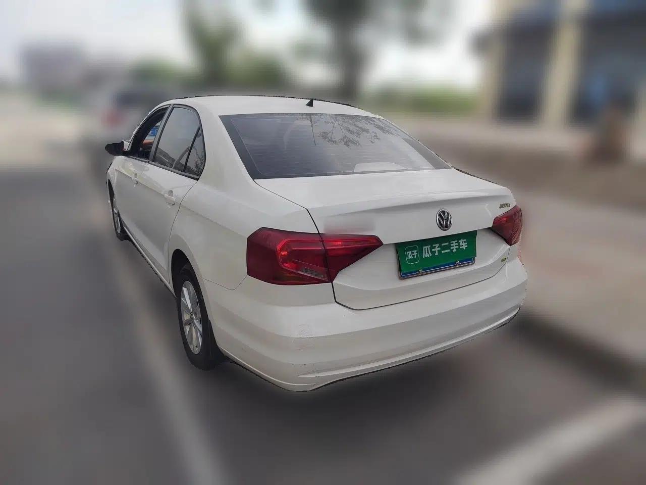 Volkswagen Jetta 2017 1.5L Manual Fashion Edition — миниатюра 4