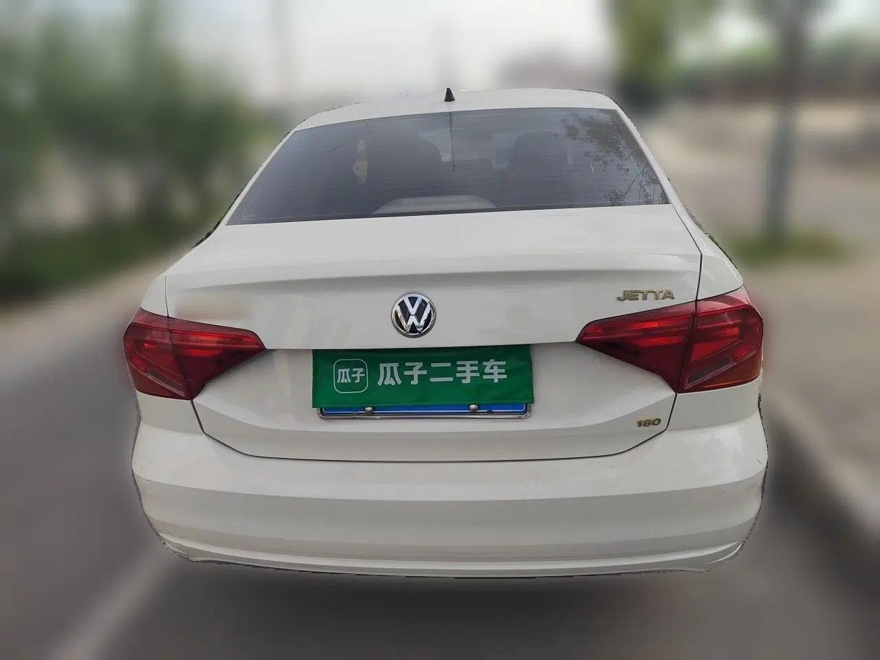 Volkswagen Jetta 2017 1.5L Manual Fashion Edition — миниатюра 5