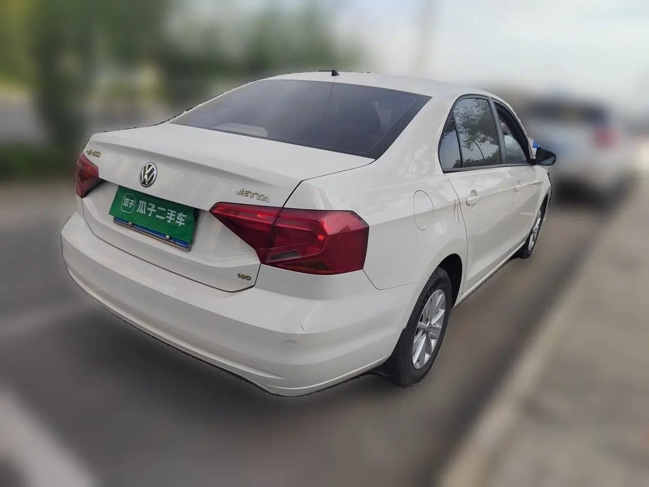 Volkswagen Jetta 2017 1.5L Manual Fashion Edition — миниатюра 6