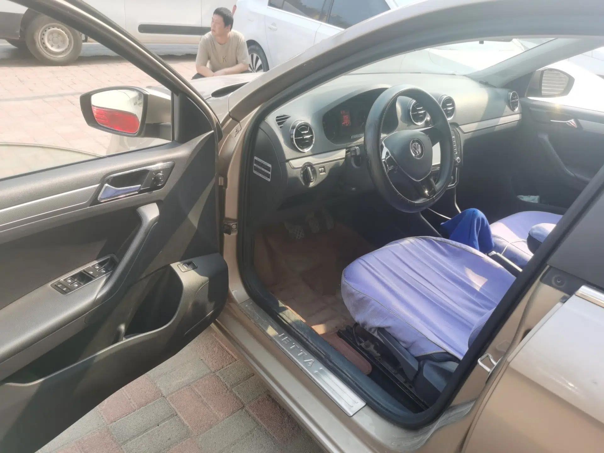 Volkswagen Jetta 2017 1.5L Manual Comfort Model — миниатюра 16