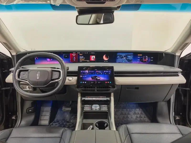 Navigator 2023 2.0T AWD Premium Edition — миниатюра 14