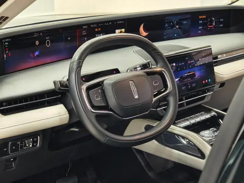 Navigator 2023 2.0T AWD Premium Edition — миниатюра 17