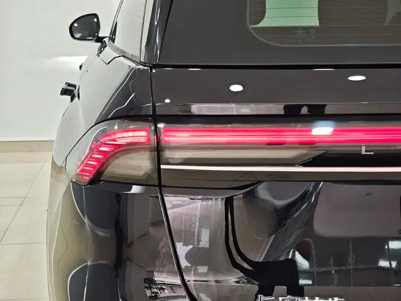 Navigator 2023 2.0T AWD Premium Edition — миниатюра 8