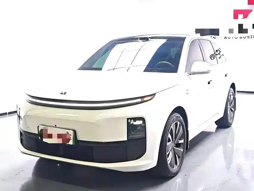 Li Auto L6 2025 Max Intelligent Renewal Edition — миниатюра 1
