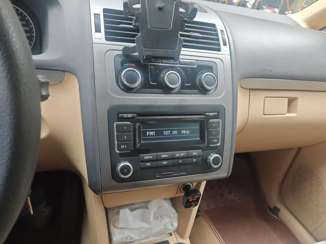Volkswagen Touran 2011 1.4T Manual ZhiShang Edition 5-seater — миниатюра 13