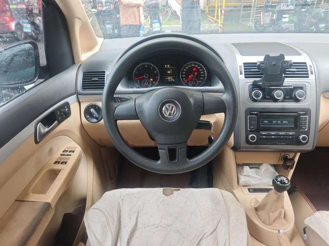 Volkswagen Touran 2011 1.4T Manual ZhiShang Edition 5-seater — миниатюра 10