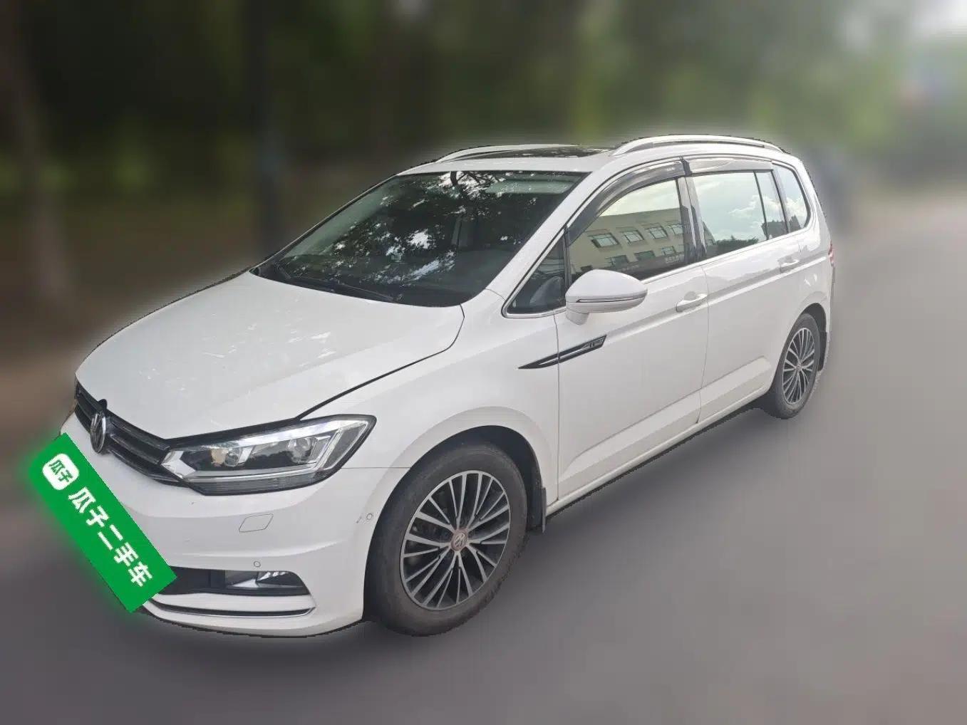 Volkswagen Touran 2016 Volkswagen Touran L 280TSI DSG Luxury Edition — миниатюра 1