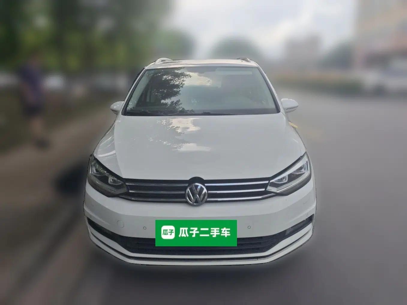 Volkswagen Touran 2016 Volkswagen Touran L 280TSI DSG Luxury Edition — миниатюра 2