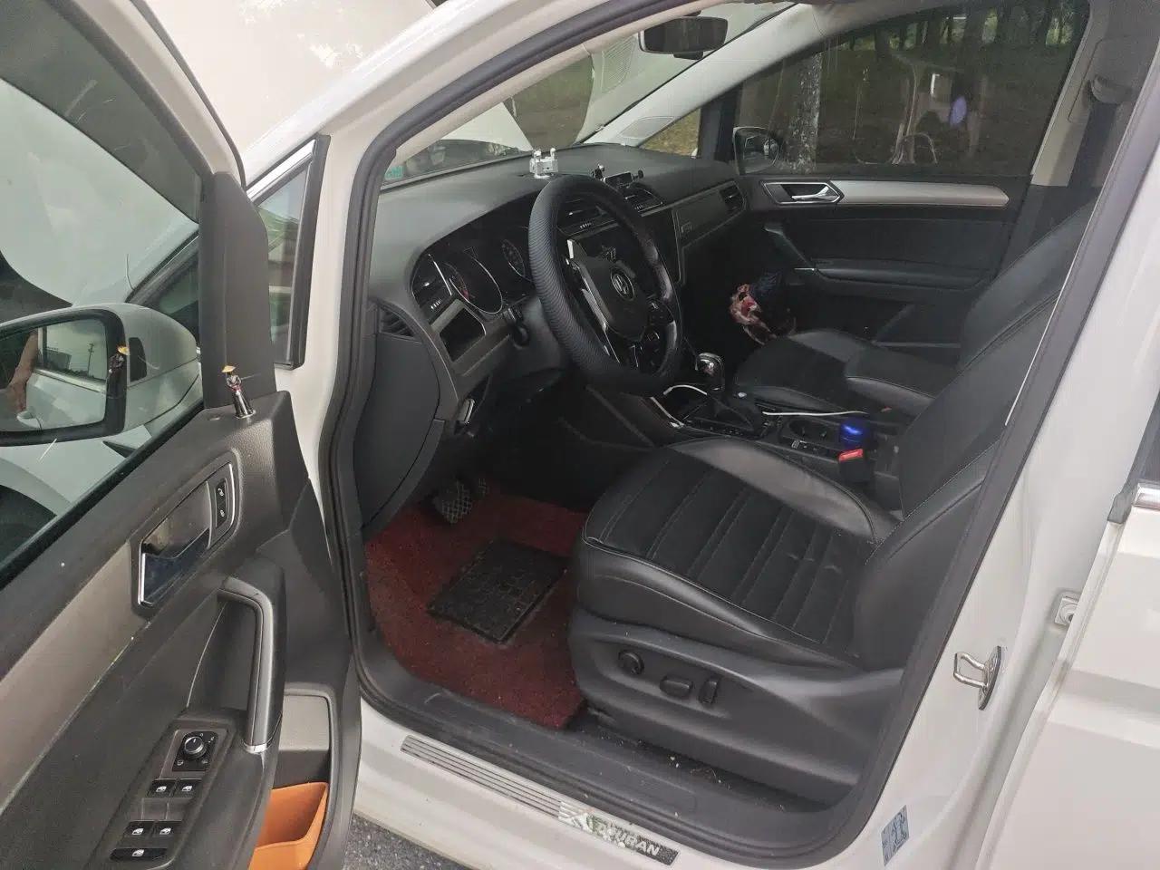 Volkswagen Touran 2016 Volkswagen Touran L 280TSI DSG Luxury Edition — миниатюра 16