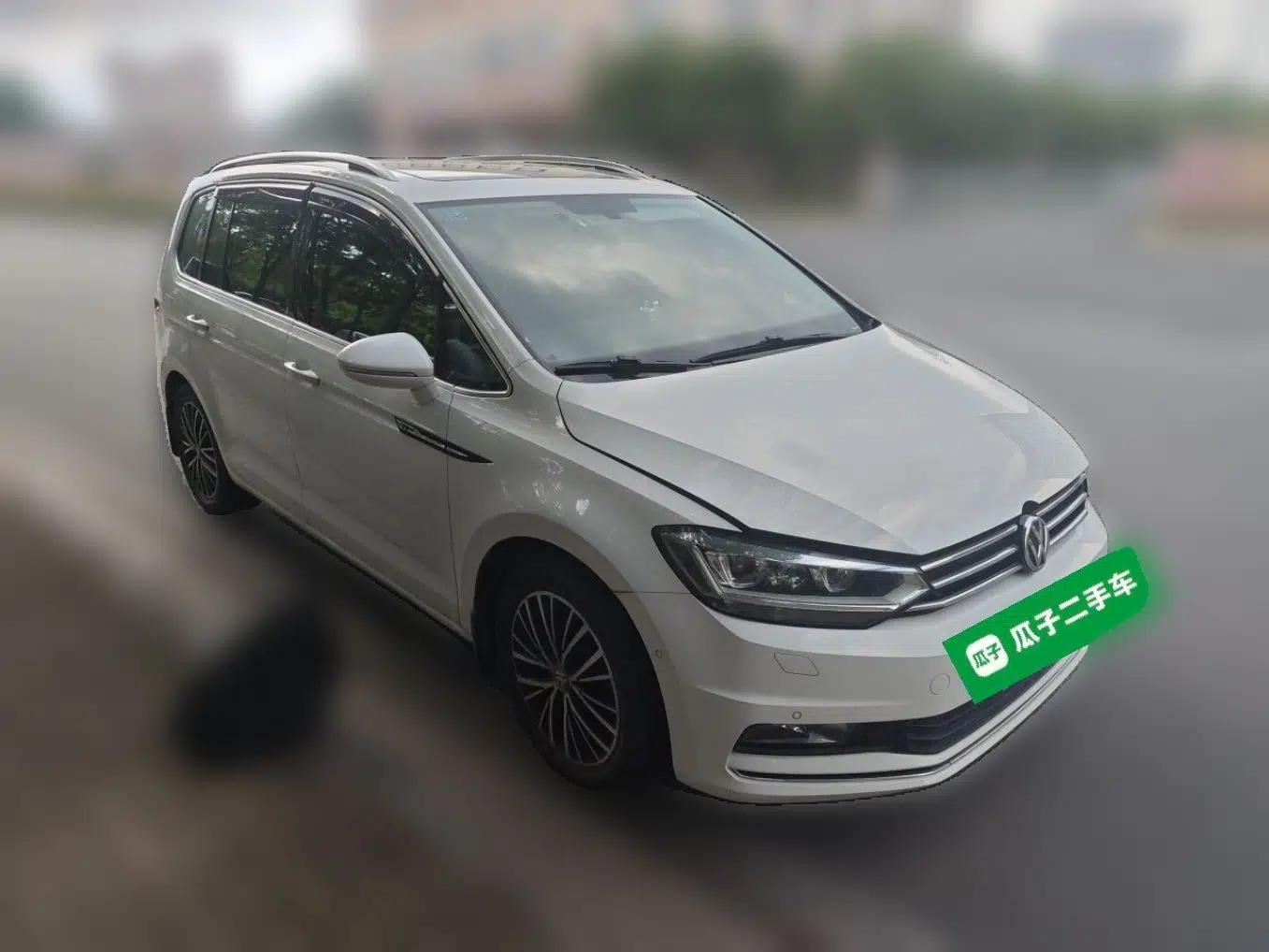 Volkswagen Touran 2016 Volkswagen Touran L 280TSI DSG Luxury Edition — миниатюра 3