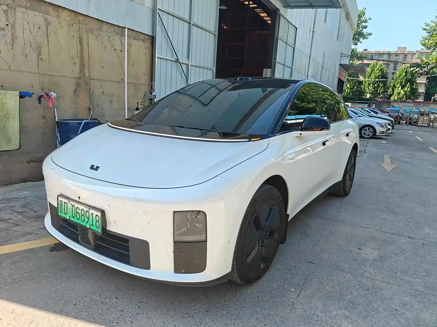 Li Auto i6 2025 Two-Wheel Drive Standard Edition — миниатюра 1