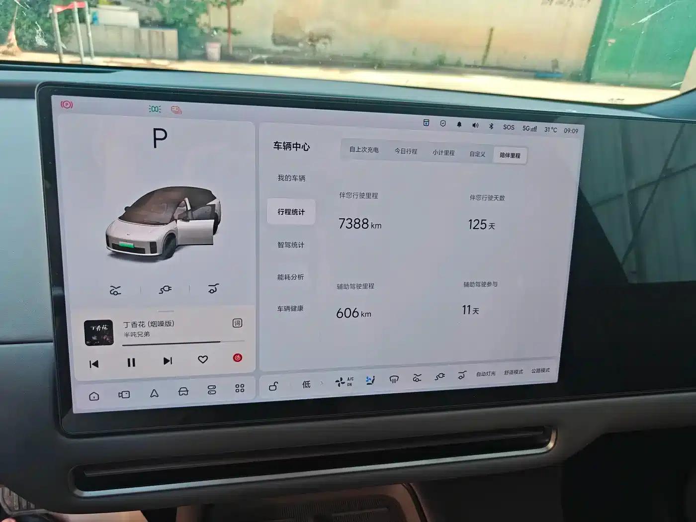 Li Auto i6 2025 Two-Wheel Drive Standard Edition — миниатюра 5